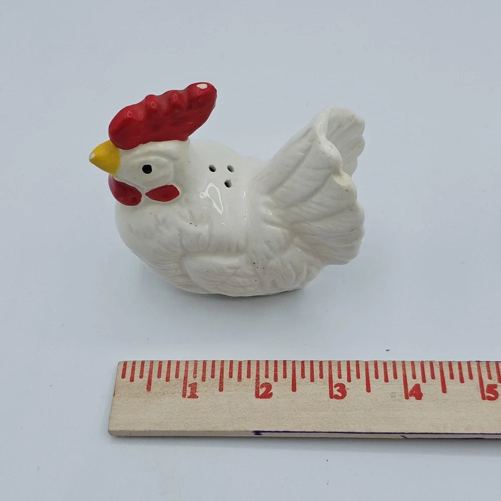 Vtg Chicken Hen Rooster Salt & Pepper Shakers Set Ceramic White‎ Farmhouse Decor